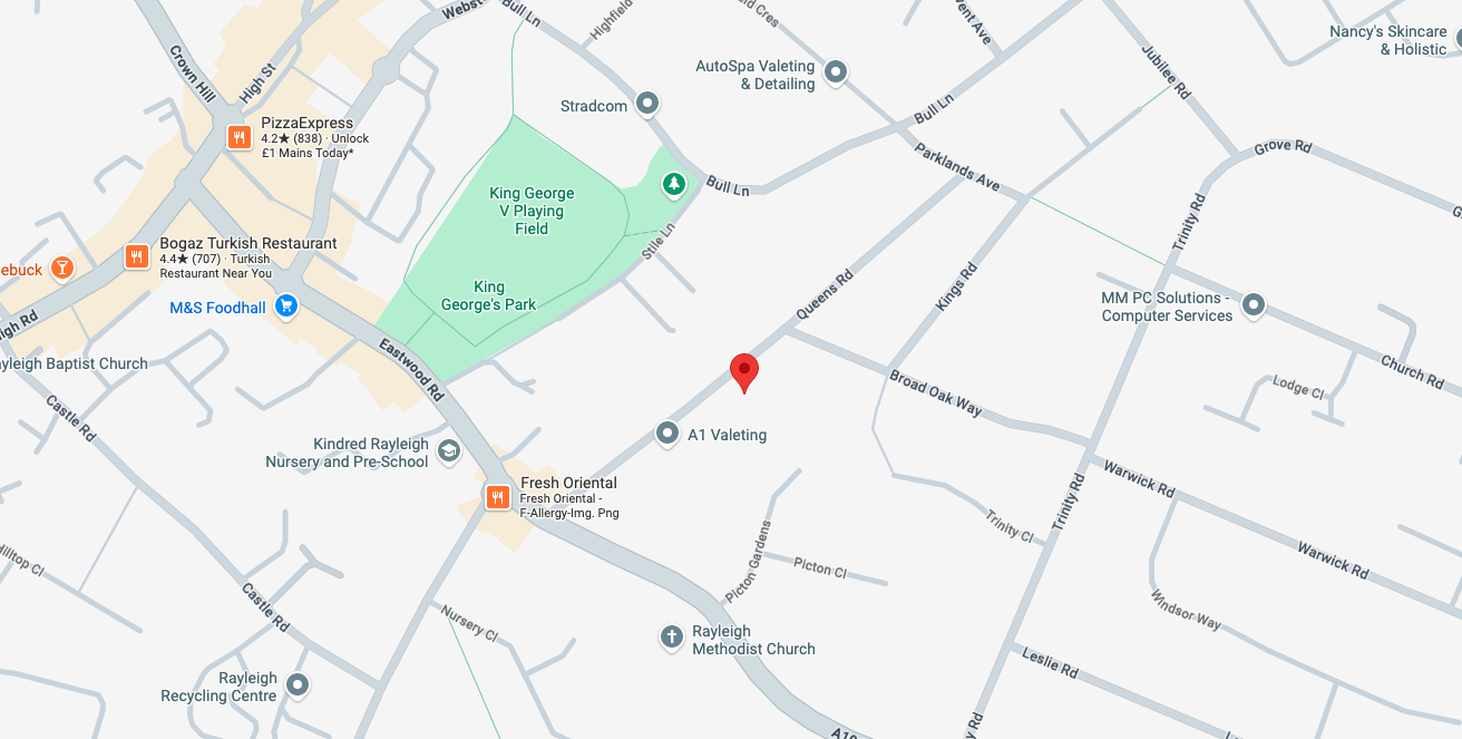 Map of Queens Road in Rayleigh, with a red pin marking Dexter's Halloween near King George's Park